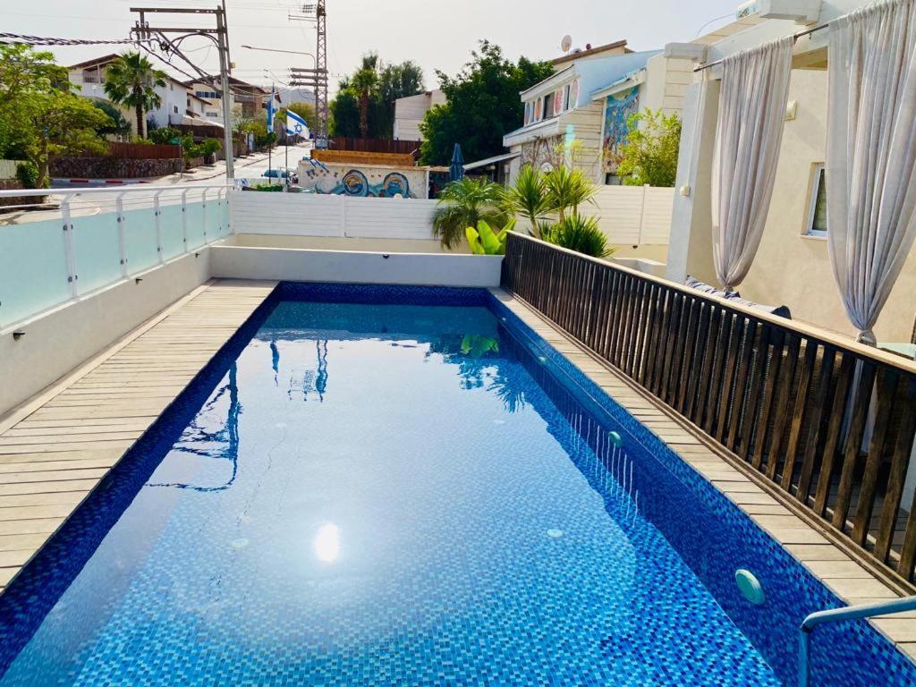 Glamour Luxury Swimming Pool